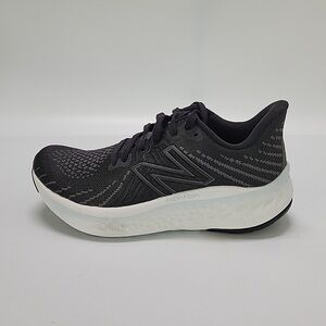 New Balance Women's Black and Gray Sneakers
